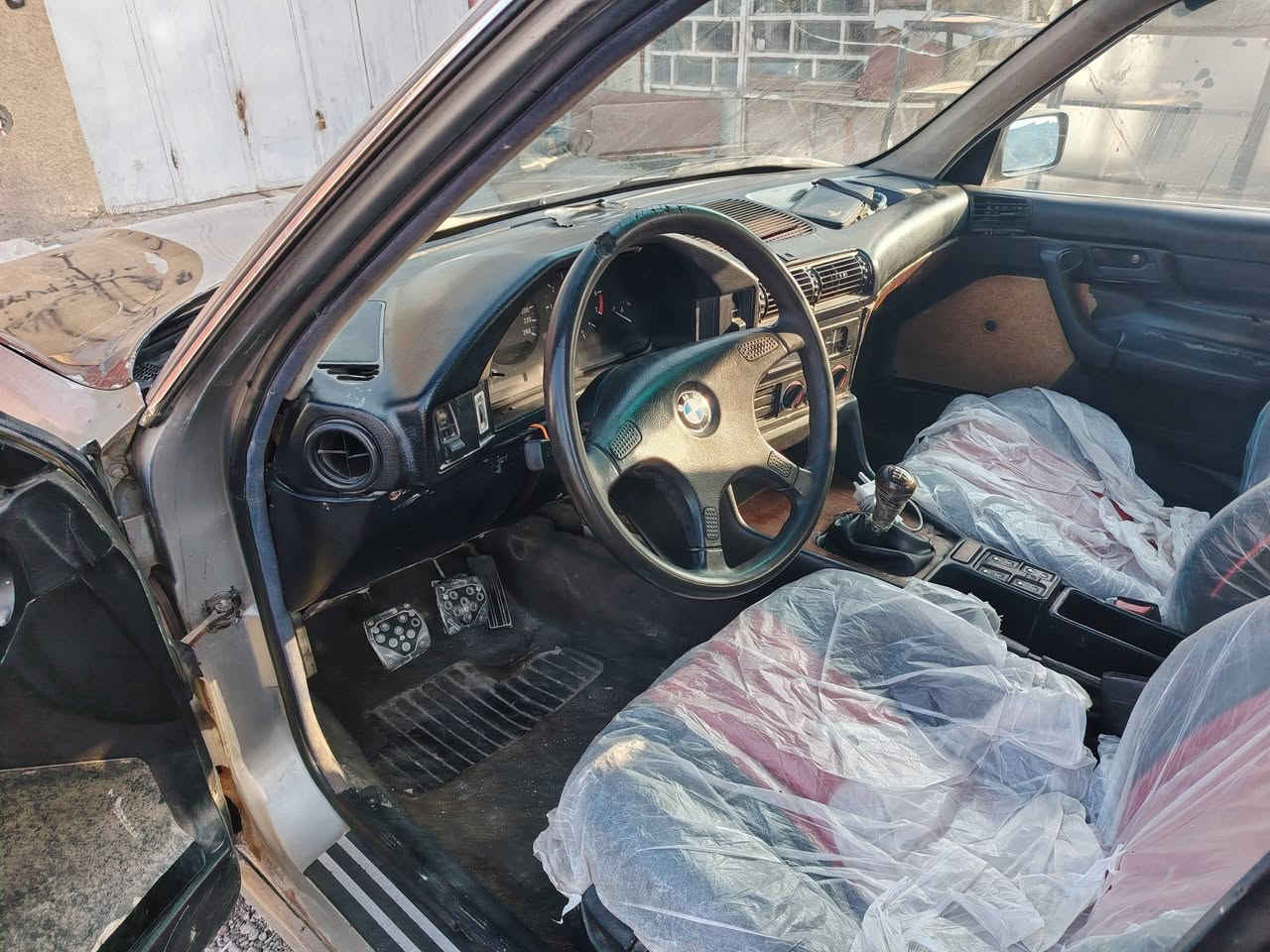 السلام عليكم
بي ام 525 للبيع فقط

مسكر تك فانوس كير عادي سنويه بأسمي للـ27 تحويل مباشر

السيارة خير من الله عوزها صبغ عام فقط وصدرها شوي تعبان تريد 5 ورقات السيارة تصير تخبل بس والله محتاج فلوس واريد ابيعها

السعر المطلوب 35 والشراي بيه خير ويدلل

للاستفسار اكثر اتصال***********
