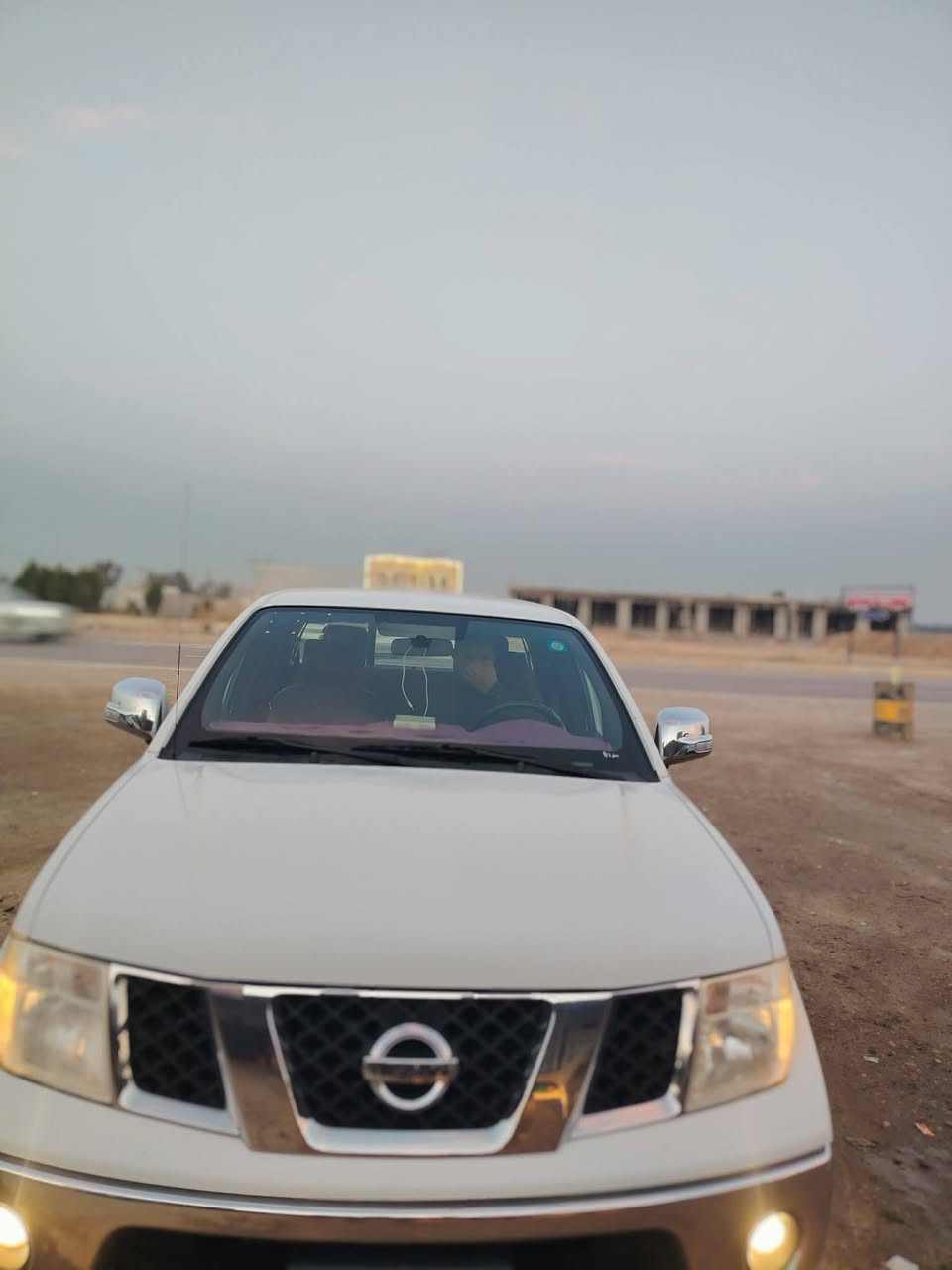 السلام عليكم للبيع نيسان نيفارة موديل 2012 سيارة علا وضع الشركة ماشية 113الف محرك كير اكسل كلة علا وضع الشركة للاستفسار ***********
