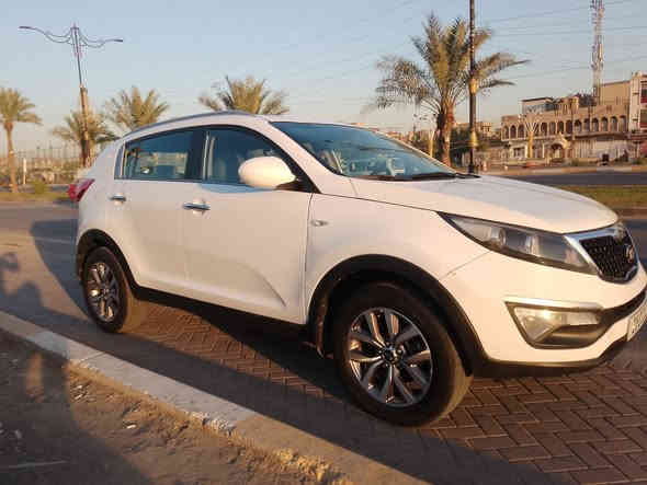 السلام عليكم 
سبورتج موديل 2016 سياره بيهه ضربه بخشم الچاملغ الايسر ومبدل الچاملغ والبنيد اصلي بس مصبوغ ومباوكين شويه من الچاملغ الايمن السياره كفاله عامه عده الضربه سياره جديده على وضع الشركه تخم تاير جديد حداديه امامي وخلفي جديد كهربائيّات كلهة شغاله سياره مال جناي غرفه جديده شاشه وكامره دواره وتحكمات ستيرن ترايك وين ما يعجبك مكينه وكير جدد سياره مال جناي تحويل ثاني يوم 

العنوان بغداد 
السعر 140 وبيها مجال للطيبين 
***********
