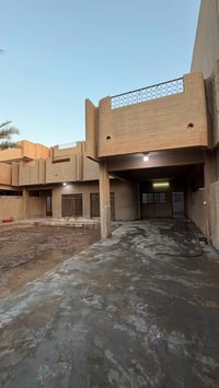 بيت للايجار • حي الضباط • منزل للايجار • بيت طابقين • 400 متر • 3 غرف ...