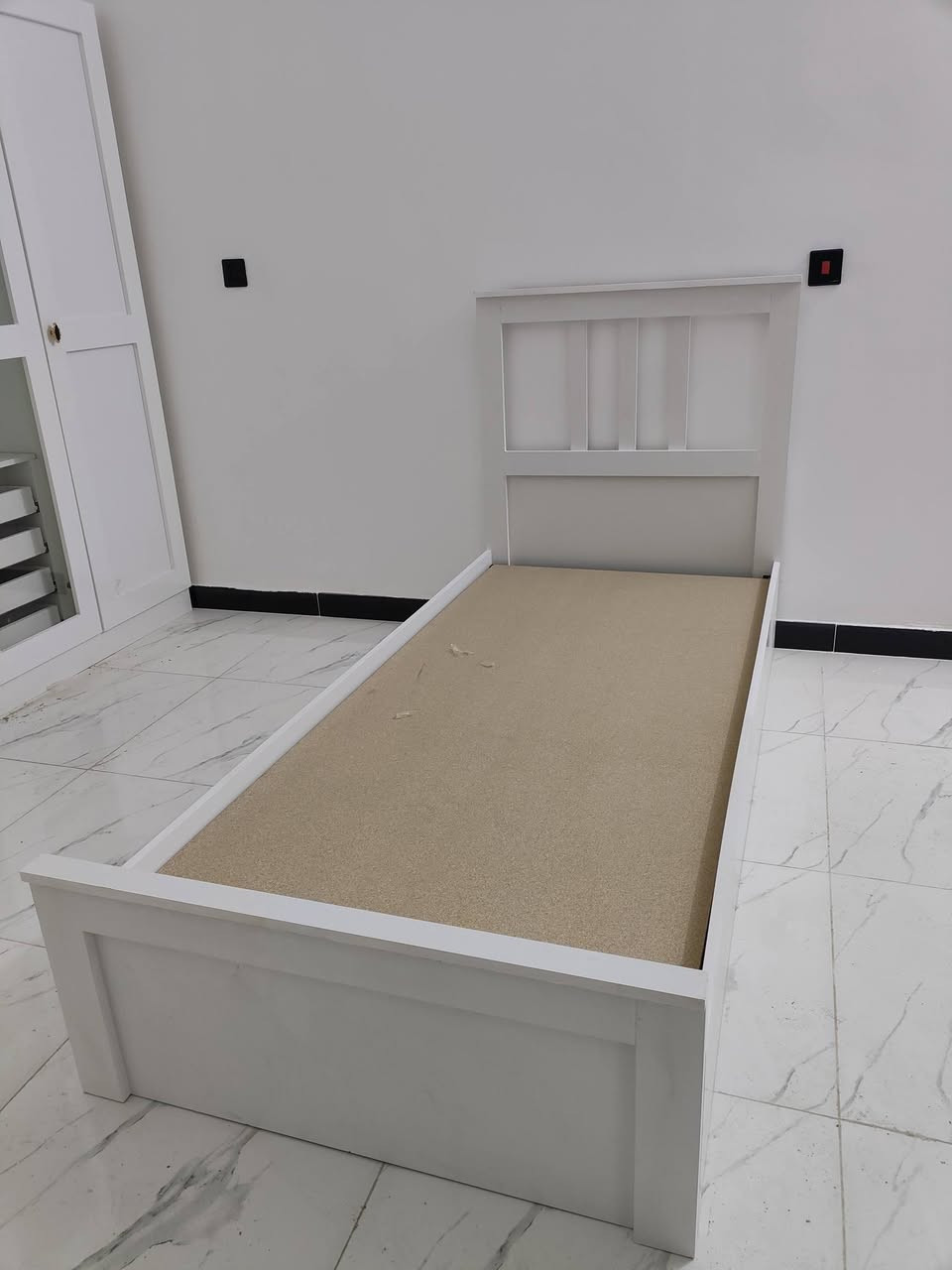 معمل نجارة قصر المفروشات لتصنيع جمع انواع لاثاث حسب طلب لقياس واللون توصيل وشد جميع المحافظات ***********
