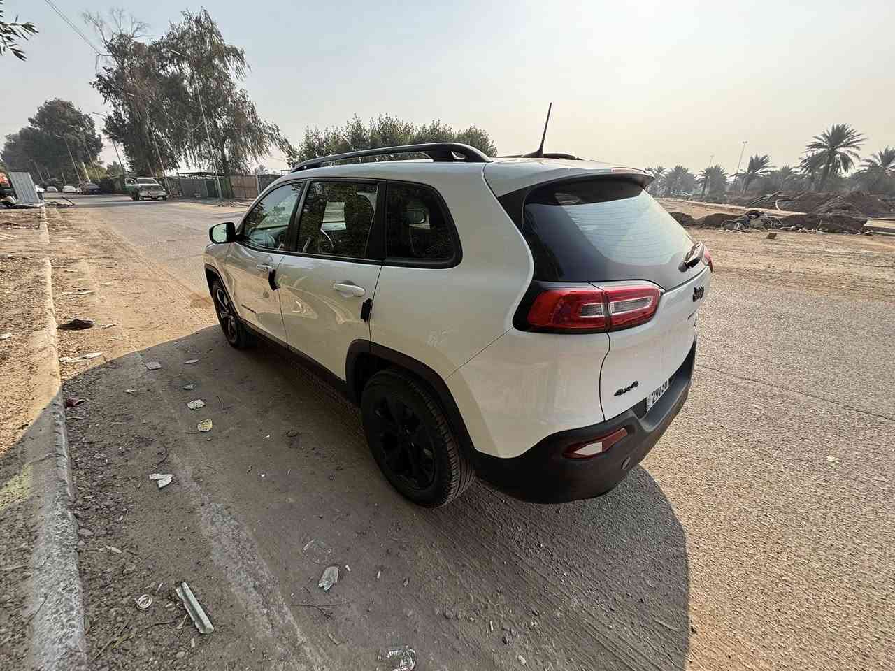 السلام عليكم جيب شيروكي بزون رقم بغداد باسمي تحويل ثاني يوم  موديل 2018  ماشية 88 الف ميل  صور حادث بالمنشور تخم تايرات اصلي جديد دنلوب مواصفات شاشة كامره خلفية  زنون عالي ناصي اصلي قطعتين تبريد امامي وخلفي محرك 2400  شاشة اعطال وانظمة قيادة متغيرة و نظام eco تحكمات وبعد بيها مواصفات السعر 11,000 يعني دفتر و10 اوراق  بيها مجال قليل مكان سياره بغداد اليرموك 
***********
