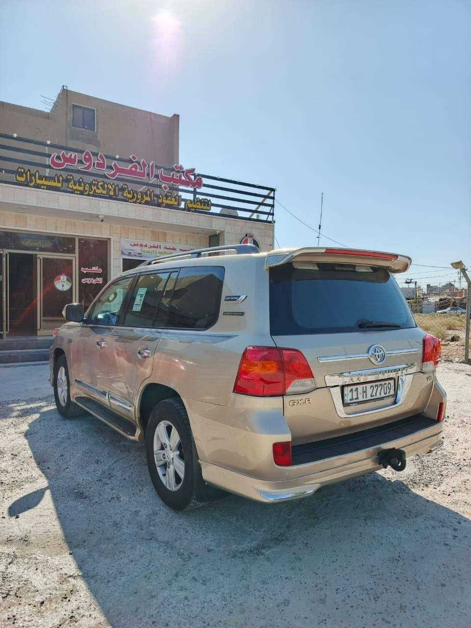 لانكروز 2009 محدثة ١٤ مكفولة وسونارها موجود فقط صبغ بنيد اثر جراد  مكانها نجف
***********
