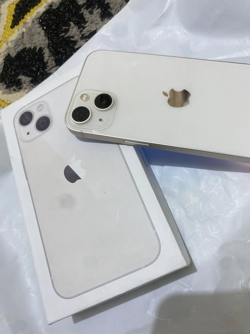 السلام عليكم أيفون 13   بطارية 🔋 89 بلادي مامبدل بي شي  وتر بروف  ***********  السعر 450 ولما يشتري يكرمنه بسكوته
