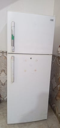 ثلاجه اصلي بس ماطور بي صوت وماتبرد ابيع على وضعه الشراي يتصل0780446547...