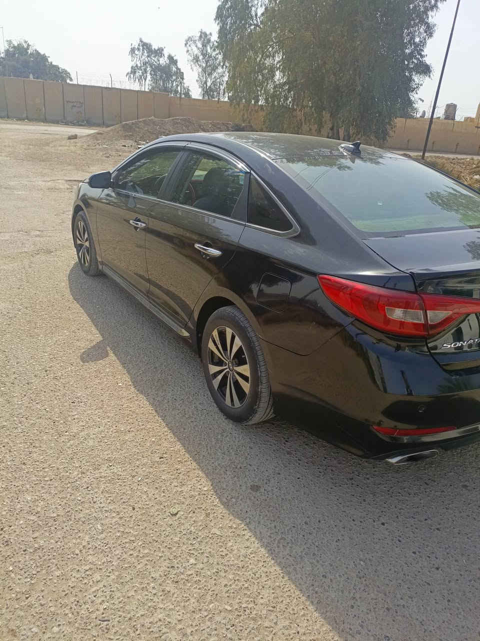 سوناتا 16وارد امريكي ماشيه 155ضررها بنيد بدون دواخل وباب خلفي مصبوغ وسونار منشور ويه الصور رقم بغداد بسمي تحويل مباشر جاهزه من كلشي ***********بي واتساب سعر 115 وبيها مجال
