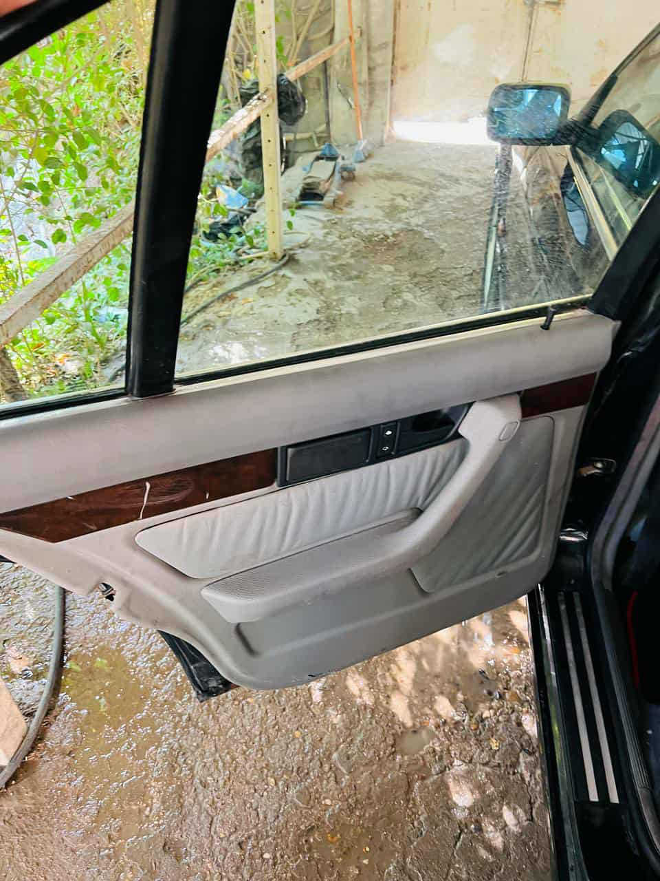 بي ام 500  مراوس وانطي فرق بجيب كوماندر 
سعره 57 وانطي فرق البقيه 
محرك 27 مفتوح والي مايعرف اكو 27ابيعلك 25

فول كير عادي

مكينه خير من الله شرط فصله 

كير عادي نمره طويله اول مالته70 والثاني 110

اكسل خير من الله 

صدر خير من الله 

منظومه مي كله جديد راديتر ومروحه واتر بم 

غرفه كهرباء جديده  برغي واحد مامضروب بيه ع بلادي

غرفه رصاصي صاج 

بجم عريض مسوي طافي هوه والبكلايتات 

دعاميات ام 

دوسات ام +مري منفصل 

مسجل شاشه متحركه يدوي سماعات اماميه بس ام حاويه 
والخلفي نوعيه راقيه صوت كلش حلو هم جدد 

لايت عالي زنون وبيه لدات حته الشاير 

بيهه كم ملاحضه مثل كيلون مال جكمجه عاطل 

رقم بغداد باسمي ل26 تسقط مصفره غرامات 
  مكاني بغداد قرب سيطرت الشعب القديمه
***********
