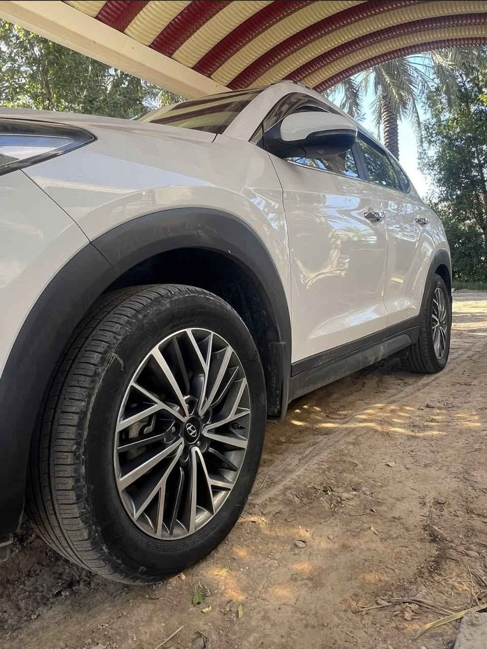 السلام عليكم
توكسان 2019خليجي كفاله بدون ضربه فول عده الفتحه مواصفاتها معروفه بصمه تحكم ستيرن شاشه وبعد بيها مواصفات السياره كامله ما نقصها اي شي مكانها بغداد الدوره 
السعر /188
رقمي /***********
