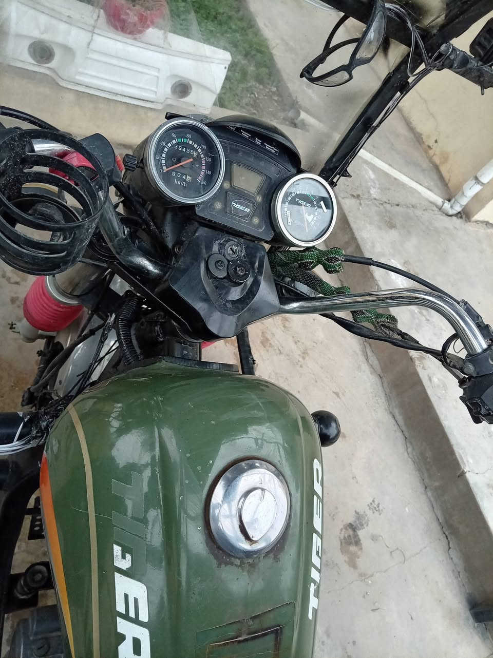 دراجه تايكار   شغاله من كلشي  كهرباء كله  جديد كير محرك نضيف  مابي خلال  سلف جديد   لايتات خلفي مامي  كله جديد  بكان اربيل  سايدين لاوان   تواصل  على الارقام ***********/***********
