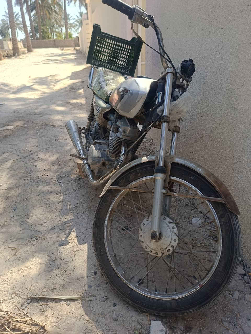 ارشه كلك موديل 2016 بيها تنقيط دهن من جوه قليل فقط مال شغل 180بيها مجال بسيط مكاني  قرب الإسكندرية ***********غير متواجد ع الخاص
