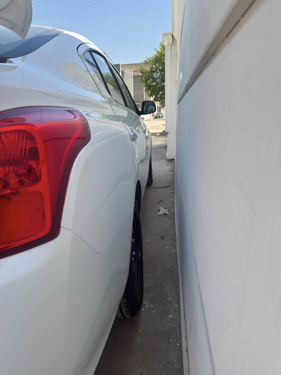 السلام عليكم اخوان سني هندي موديل ٢٠٢٥سيارة ماشية ١٢٠٠٠دوشمه جديدة وعازل جام مسويله سيارة جديدة وكالة السور مصارلي اشهر من أخذته جديدة والسيارة بااسمي رقم بغداد السعر ١٣٨وبيه مجال بسيط الرقم ***********
