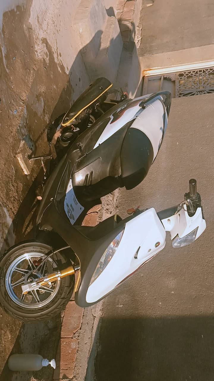 السلام عليكم دراجه ماكس عدله  حاويه للبيع الدراجه مامفتوحه المكان سوق الشيوخ الرقم ***********
