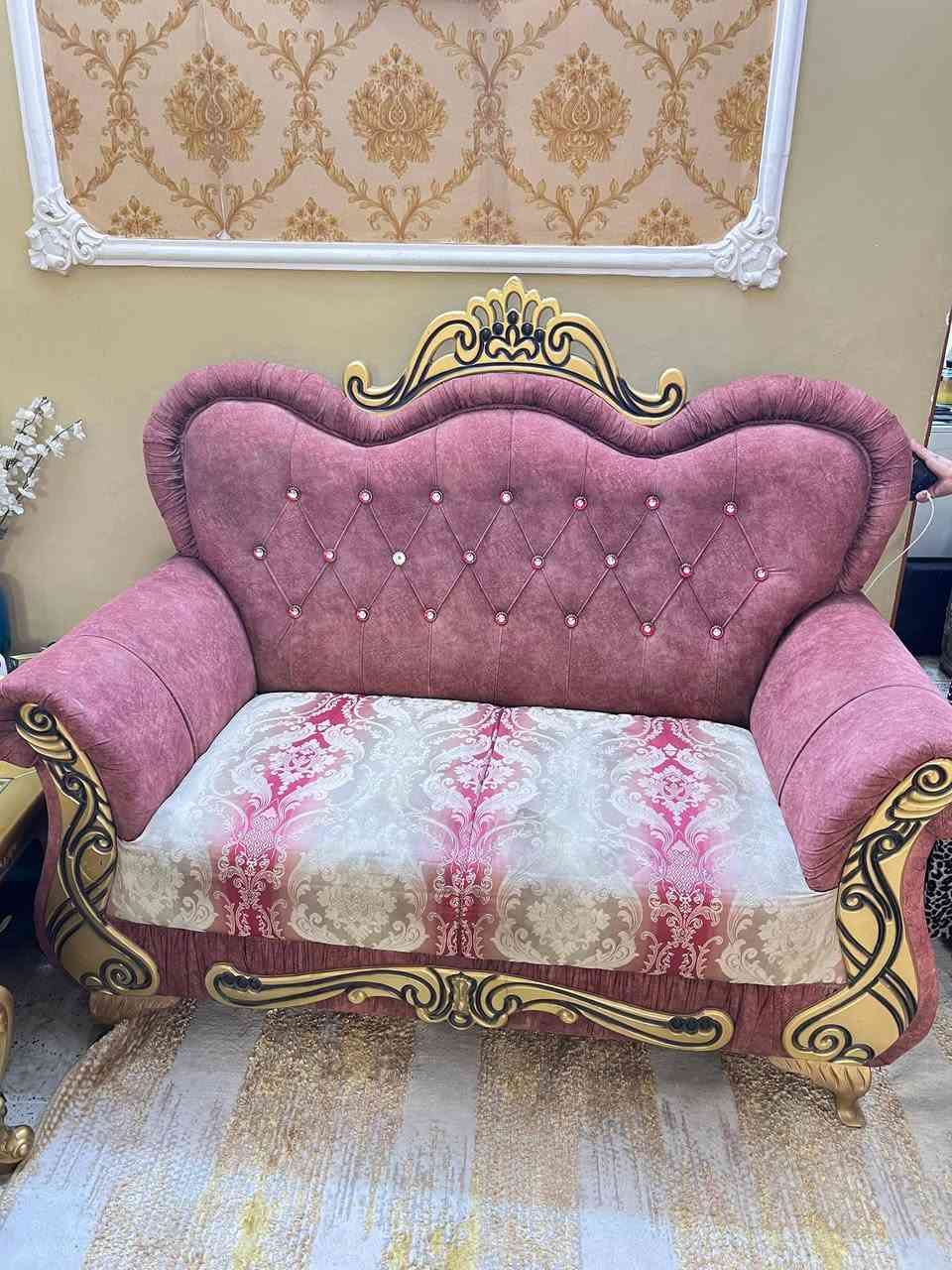 السلام عليكم  تخم للبيع سبع مقاعد نظافه ٩٥ بالميه ومع طبلات سعر ٤٥٠ بي مجال حك الجيه *********** متواجد على الواتساب
