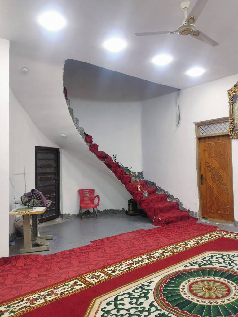 بيت مساحه 350بناء طابوك السقف صب خدماد ماء كهرباء مجاري منطقه المهيديه بي وصل تطويب السعر 160اوبي مجال  للتصال ***********
وتساب *********** ناصرية, ذي قار
