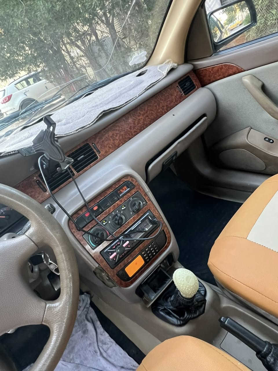 سلام عليكم سمند للبيع ٢٠١٢ سياره نضيفه تبريد ثلج تخم تاير حداديه ٧٠٪؜ كير محرك كفاله مكفوله من صبغ وخياسات بسيطه الدوس معمره وتعمير حلو للاستفسار *********** عنواني بغداد بلديات السعر ٣٩ وبيها مجال للمشتري والموشراي لايعلق رحمه لوالديكم
