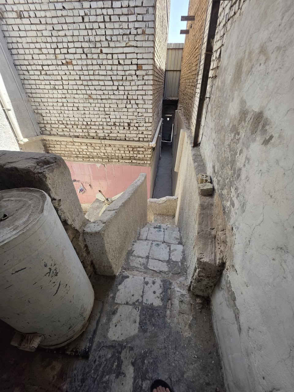 سلام عليكم نصف قطعة خلفيه البيع مدينة الصدر قطاع ٢٩خلف شارع السفنج الاستفسار ***********تصال
