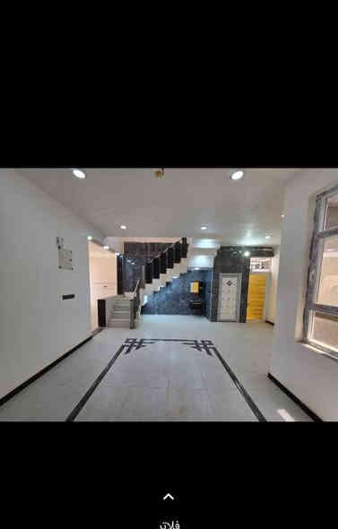 دار للبيع مساحته 200متر 🟥 نظيف بناء حديث 🟦 يحتوي على غرفتين نوم وهول ومطبخ واستقبال وصحيات داخلية وخارجية وگراچ وحديقة 🟦
⬅️مبني من الطابوق 🔳
⬅️السقف صب كونكريت 🔲
⬅️الارضية والجدران سيراميك 🟥
⬅️السطح شتايگر 🔳
⬅️في الشارع الرئيسي وليس فرعي 🔲
⬅️مجاري خارجية  + الشارع صب قيد التبليط من الدولة♦️
♦️نوع العقار طابو زراعي مرقم ♦️
⬅️ديكورات وترتيبات درجة اولى ⏺️
السعر//75 مليون قابل للتفاوض 🟥
العنوان//كوت ــحي الحكيم الاولى --شارع الشهيد نزار 🔳
للاستفسار الاتصال على الارقام التاليه ⬇️⬇️
📳📳***********📳📳
📳📳***********📳📳
مكتب دلالية اهل الديرة للعقار 🏨🏨
