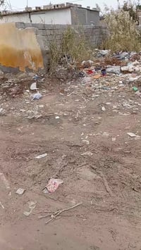 قطعه للبيع قرب المدارس وقرب المركز الصحي الحي الجوادين موقعها حلو سعهر...