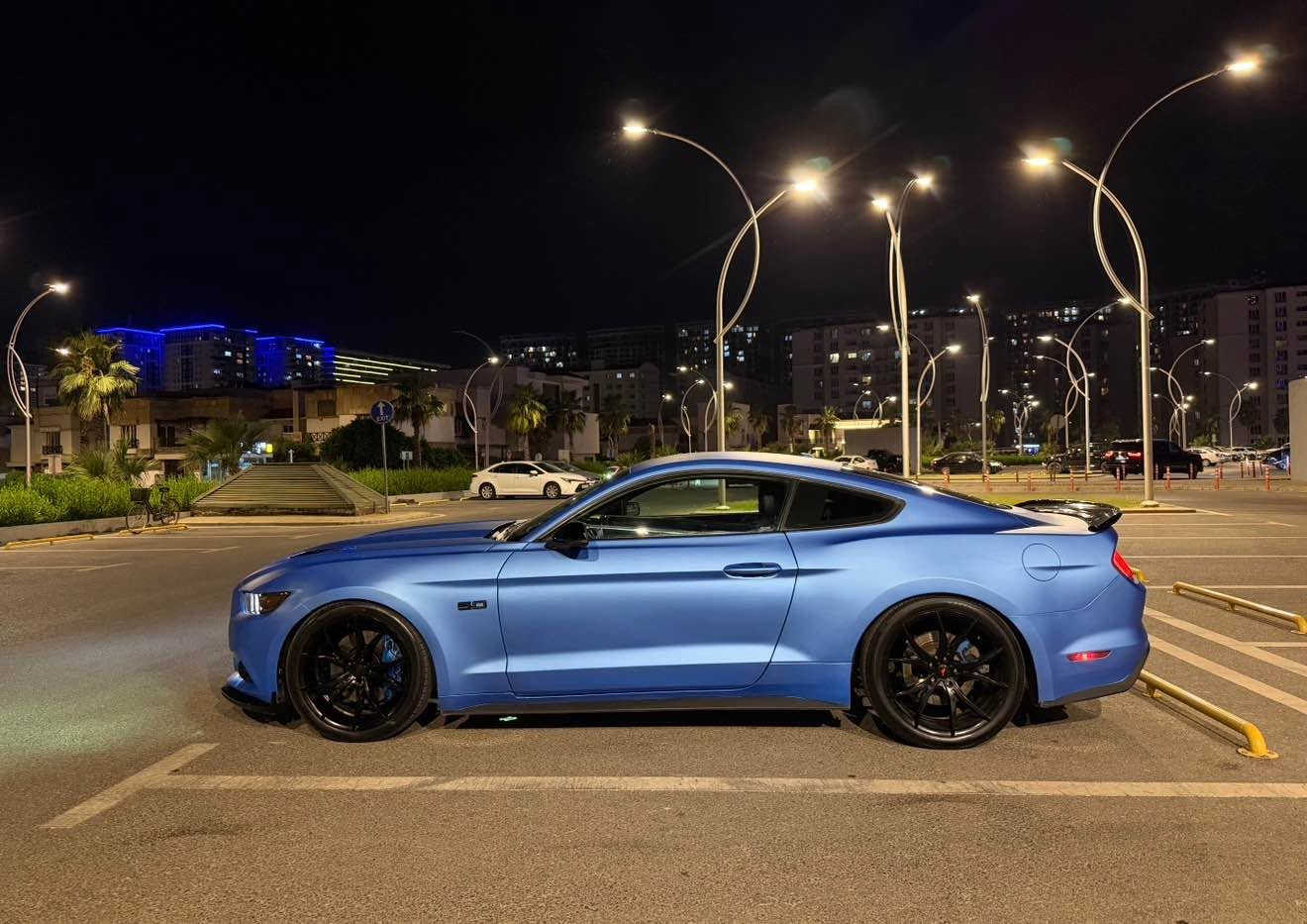 مۆستانگ GT performance 5.0 فولل ماسەفات هەشت پستن تەنیا ٥٠ هەزار رۆشتوە بە شەرتی هەمو شتەک سەیارەکە زۆر خاوێن مایە ١ دینار مەسرەفی تێ دا نیە سەنەوی هەتا ٢٠٣١ نوێیە فەحسو هەزەی تازە کرایە دەحمی ١ چاملخە بێ ژۆرێ بێ ئێرباگ لێرە من بەس رەنگم گۆریە رەنگەکی زۆر جوانو تاقانەیە نەکرایە شینی ماتە ئەگەر کریار نی سەرم مەهیشینە هەمو شتم نوسیە ***********
ماسەفات شاشە گەورە رادار کوشین ساردو گەرم  خەزن کارەبای أربيل, العراق
