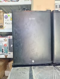 متوفر ثلاجات حجم صغير مال مكاتب متوفر كميه للاستفسار 07725809005