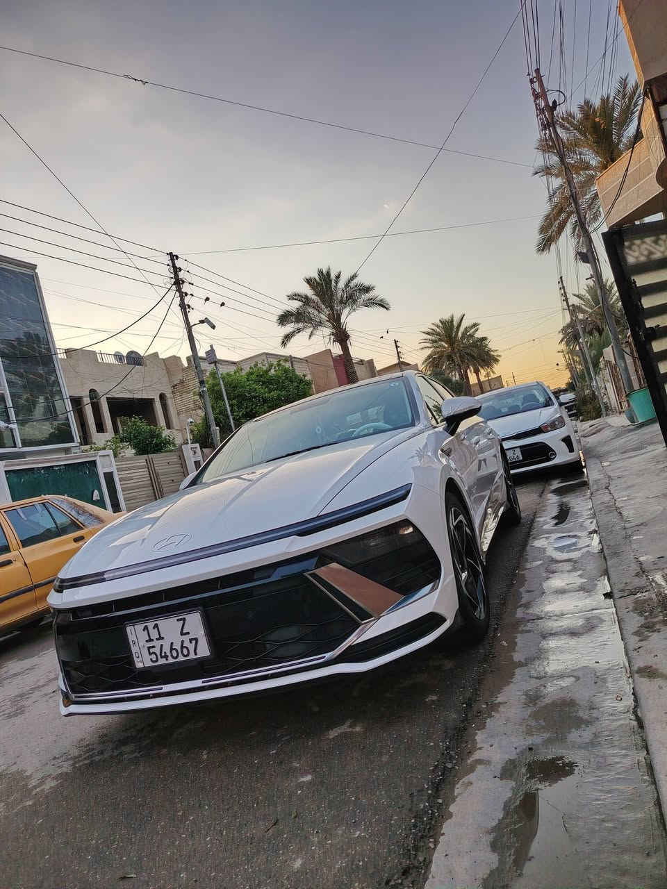 السلام عليكم 
خليجي 
سوناتا فول مواصفات موديل 2024
محرك 2500
ماشيه 15 الف فقط 
ب اسمي تحويل نفس اليوم 
مكاني بغداد فقط بيه pDr
بالجاملغ الامامي 
والباقي مكفول 
مكاني بغداد حي العلام 
240 وبيه مجال وبخدمتك 
***********
