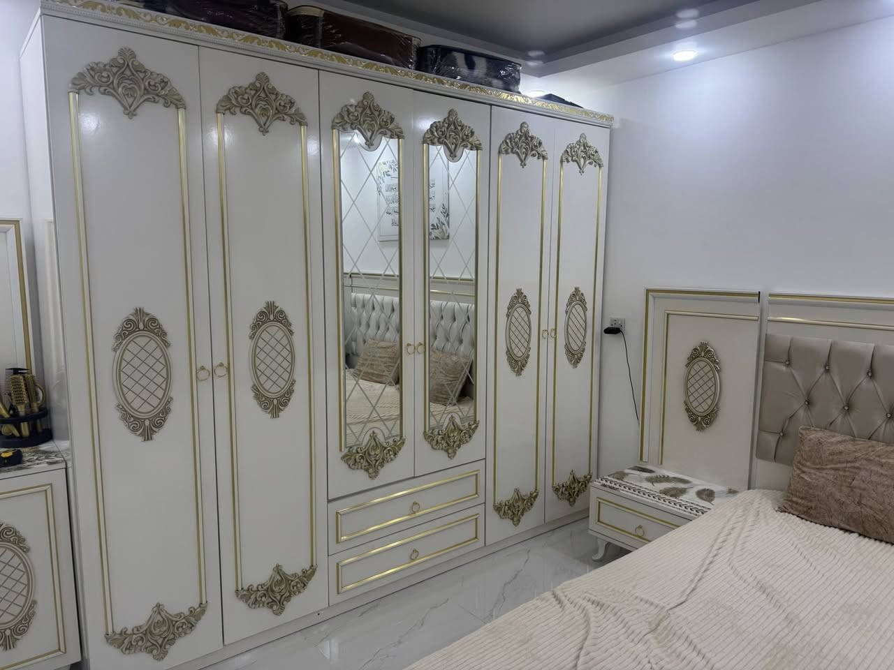 سڵاو تاقم ئێڵ و تاقم نوستنی ٩ پارچە بۆ فرۆشتنی خێرا
تاقم قەنەفەی ئێڵ ١٠ نەفەری  لەگەڵ سەرقەنەفە ڕەشەكەی

بێ دڕاو بێ  سوتاوی  بێ شكانی دار بێ تەپینی ئیسفنج

ئیسفنجی ١٠ سانتیم مومەیەز ئەوەل  لەگەڵ ٤ گۆشە بێ تەپڵەك

١ساڵ و نیوە كڕاوە

{نرخی 200 هەزار قفڵی}

تاقم نوستنەكە ٩ پارچەی

 توركی

پێكهاتوە لە 

١كانتۆرێكی ٦ تاك

١ مێز تەوالێت

١ ئاوێنەی درێژ

١ سیسەم و ئیسفنجی لەگەل هەدێیە

٢ كۆمۆدی ئەملاو لای سیسەم كە گڵۆپی لیدی هەیە

١ بەر سیسەم

١ مێزی تاك

١ شوێن دانیشتنی مێز تەوالێت

ڕەسمی هەموویان دانراوە

{سعری قفڵی ٥٠٠ هەزار}

شوێن سلێمانی ئیبراهیم احمد


**إذا كنت صاحب هذا الإعلان وتريد حذفه لأي سبب، رجاءا أرسل رسالة إلى الدعم الفني**