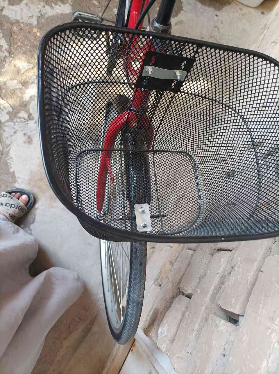 بايسكل بناتي للبيع.جديد حاويه  الحجم 27. السعر 75. وبيه مجال الناصريه مركز حي الثوره واتساب ***********
