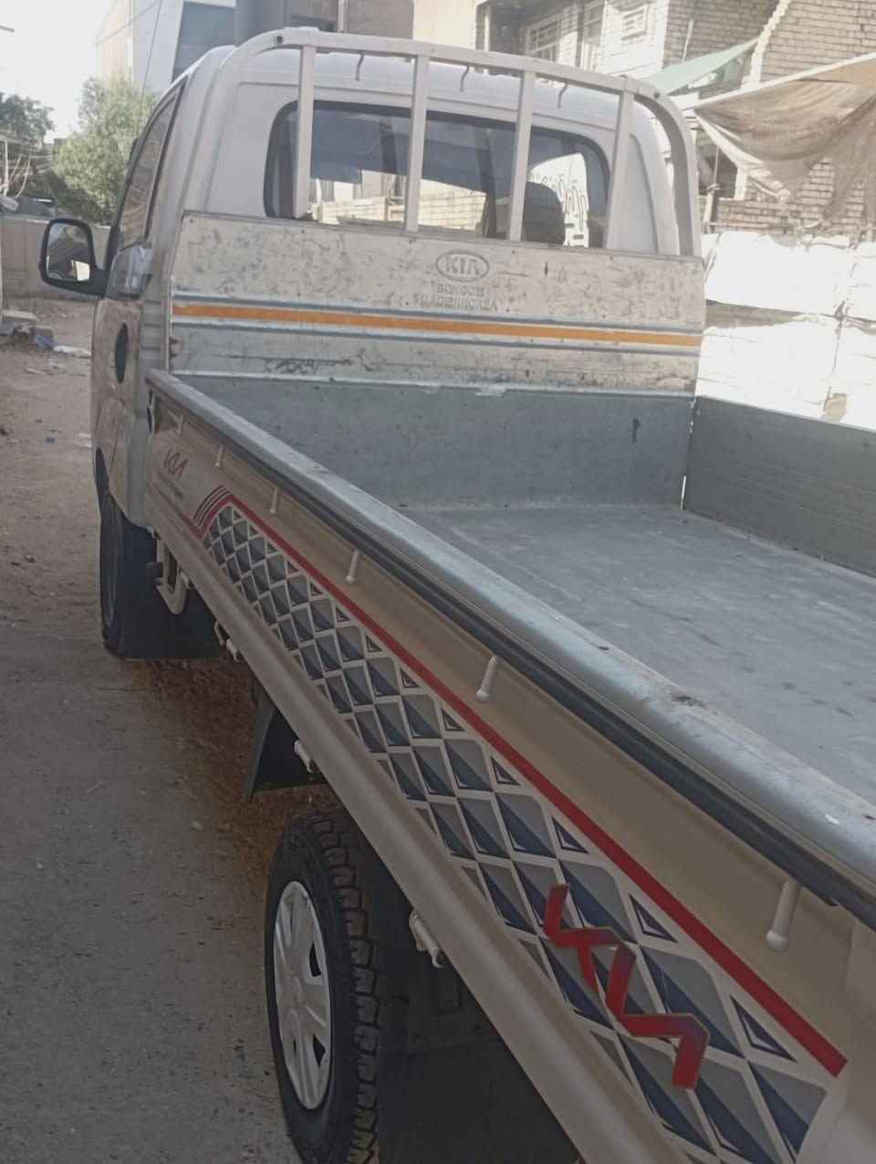 السلام عليكم 
كيه موديل 22مكفوله گير مكينه كله مكفول ماعده البسونار ماشيه 95تبريد شغال سياره حلوه وممتعوبه الله شاهد بيها سونارين عارضها ب138وبيها مجال قليل رقم بغداد انكليزي باسمي تحويل ثاني يوم رقمي ***********
