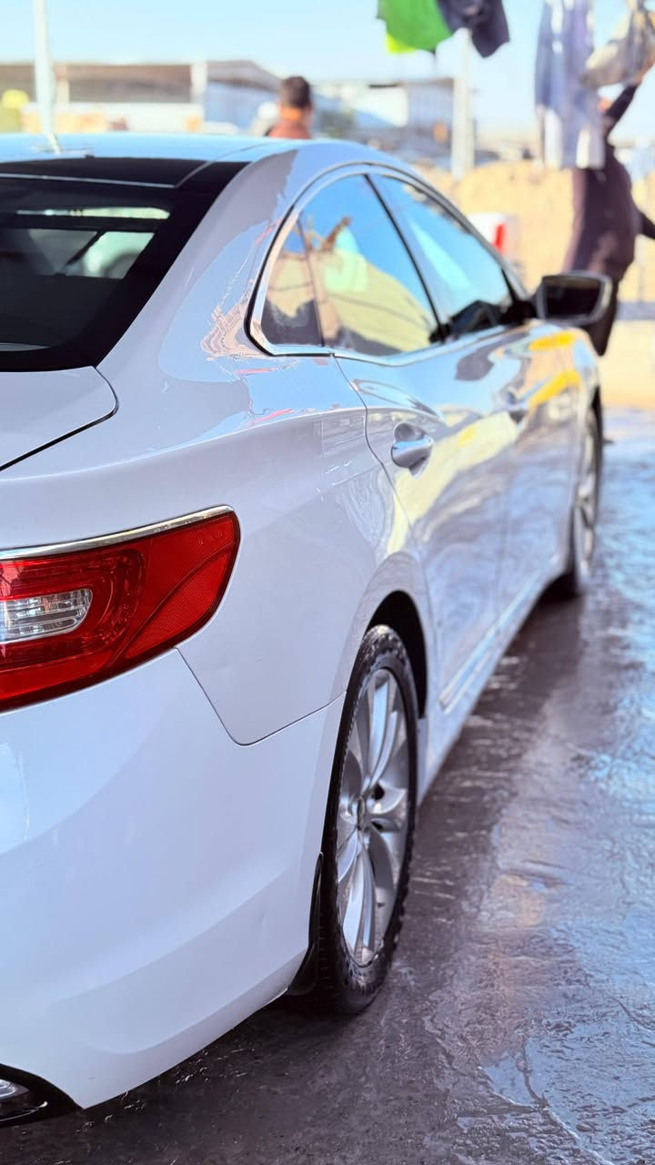 هونداي ازيره خليجي موديل 2012
كفاله عامه من الصبغ والتبديل 
فول vip
- محرك 6 سلندر 3000
- اللون ابيض صدفي 
- رقم اربيل دولي جديد 
- مقاعد جلد اسود نضيف 
- دوشمة مقاعد  
المواصفات:
- بانوراما + فتحه
- بصمه ابواب
- حساسات خلفية 
- حساسات امامية 
- مراية شفط وتحكمات للمراية
- مراية ترحيب 
- تحكمات بلكشنات كهربائي 
- بردة خلفية كهربائية 
- بردات ابواب الجانبية الخلفية 
- تحكمات ستيرن 
- مثبت سرعة 
- تبريد السيارة ثلج
- تبريد قطعتين
- منفذ شحن امامي
- منفذ شحن خلفي 
- الحداية جيدة جداً
- ويل 18
- لايت زنون 
- عدسات لد 
- جام كهرباء اوتو
- السياره جديده مثل ماكدامكم 
- جاهزة بدون اي نقص  
- شغل وافتر العراق كله 
- ⁠ثلاجه 
- ⁠سايد بريك بصمه +اوتو هولد
السيارة جديده ومصروف عليه
سعر السيارة130ورقة وبيه مجال 
مكانة النجف الاشرف***********
