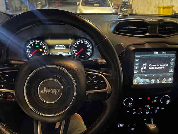 جيب رنكيد فئة سبورت ماشية 17 ميل السيارة فول ما عدا الفتحة بانوراما تشغيل عن بعد دخول ذكي حساسات امامية خلفية كشنات كهربائية مثبت سرعة مانع انزلاق نقطة عمياء شاشة لمس كأمرة خلفيه 4x4 فور ويل دفع رباعي أربعة أنظمة قيادة محرك 2400 تيربو حادثة فقط دعامية بدون شواصي بدون ايرباك بدون لغود كفاله عامه السيارة جاهزة وكاملة سعره 132 ورقة وبيه مجال للأستفسار الاتصال على الرقم ***********
