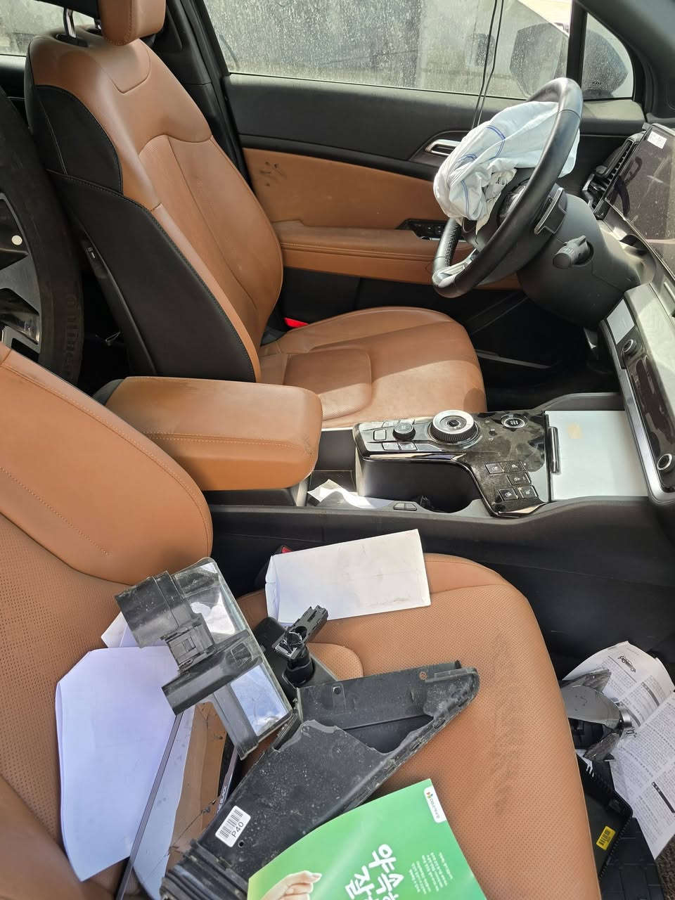 سلام عليكم سبورتج للبيع او مراوس 
موديل 24 هايبرد فلول مواصفات عدا فتحه دخلت على قرار الجديد حادثها مثل ما موضح بل صور  ابيع على وضعها 140 بأسمي تحويل ثاني يوم  سياره كلش جديده  مكاني بغداد  ***********
