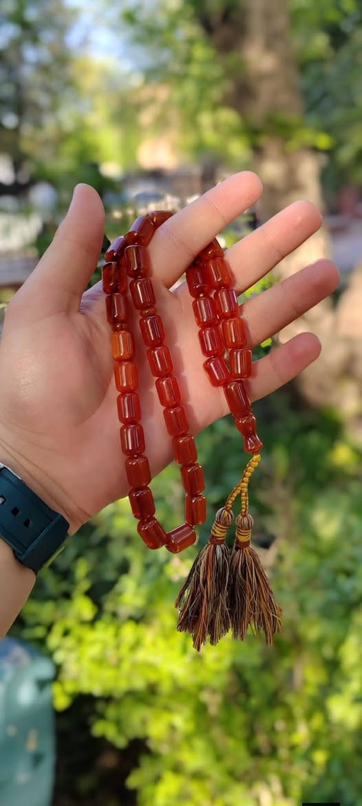 ملاحظه: كل أرباح هاي الصفحة واصلة لعائلة متعففة. نتمنى توكفون ويانا وتسوون خير، من تشترون أي حاجة من عدنا راح تكونون سبب بإنقاذ هاي العائلة من الجوع والاحتياج."
سبحه سندلوس 🖤

برميلي و خشن 💙

اندر نوادر 🔹

لونه تخبل ماشاء الله 🔹

معرق 🔸

٣٥ خرزه 🔹
مقاس الخرز : ١٥ * ١٠ ملم 

سعره 35 الف مع توصيل 

توصيل موجود لجميع محافظات العراق 

واتساب / ***********
