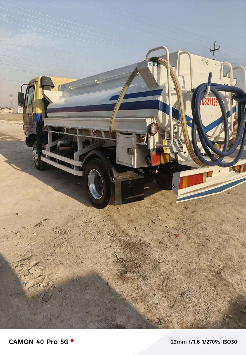 السلام عليكم هينو طيرة ستين للبيع  رقم بصرة بسمي سنوية لغاية 2028 مكينة وكير وشاصي مكفولات سيارة جاهزة للعمل سعة التانكي خمسة طن مكاني البصرة وللاستفسار الاتصال على الرقم ***********
