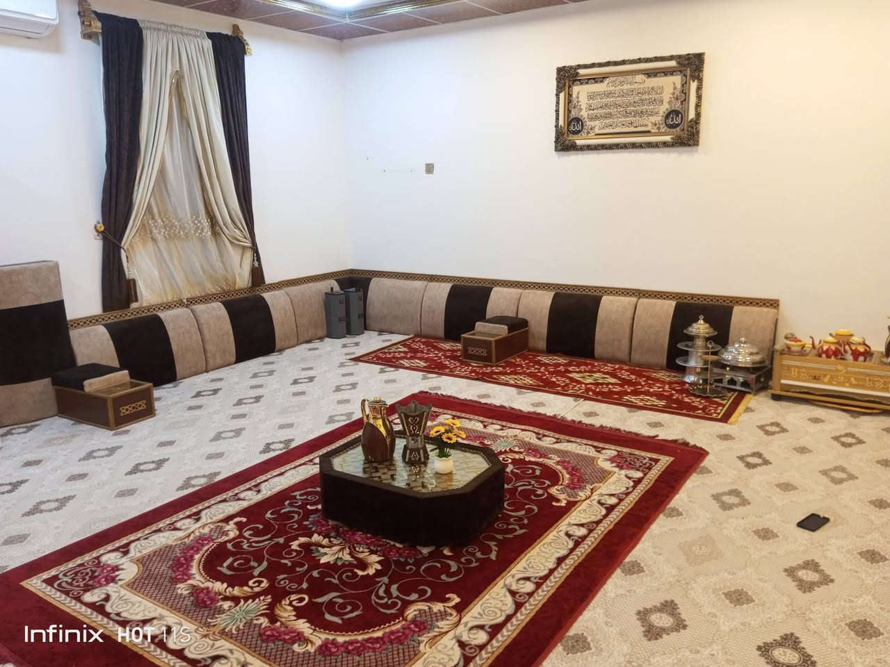 جلسه عربيه 18متر مستعمله قليل نظيفة كلش اخت الجديده سعرها 500الف قفل مكاني البصرة ***********
