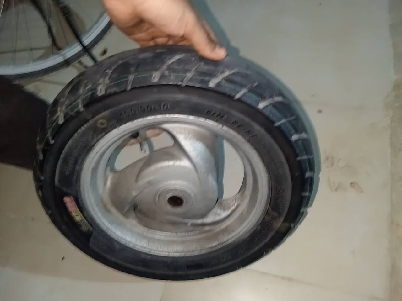 ويل وتاير مال فراشة حاوية جديد لابي ركعة ولا فتيلة السعر 18 مع توصيل لكل المحافضات


**إذا كنت صاحب هذا الإعلان وتريد حذفه لأي سبب، رجاءا أرسل رسالة إلى الدعم الفني**