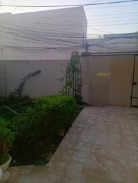 دار  للبيع حي ميسان قطاع 76مساحه 200متر يحتوي على غرفه وصاله واستقبال ...