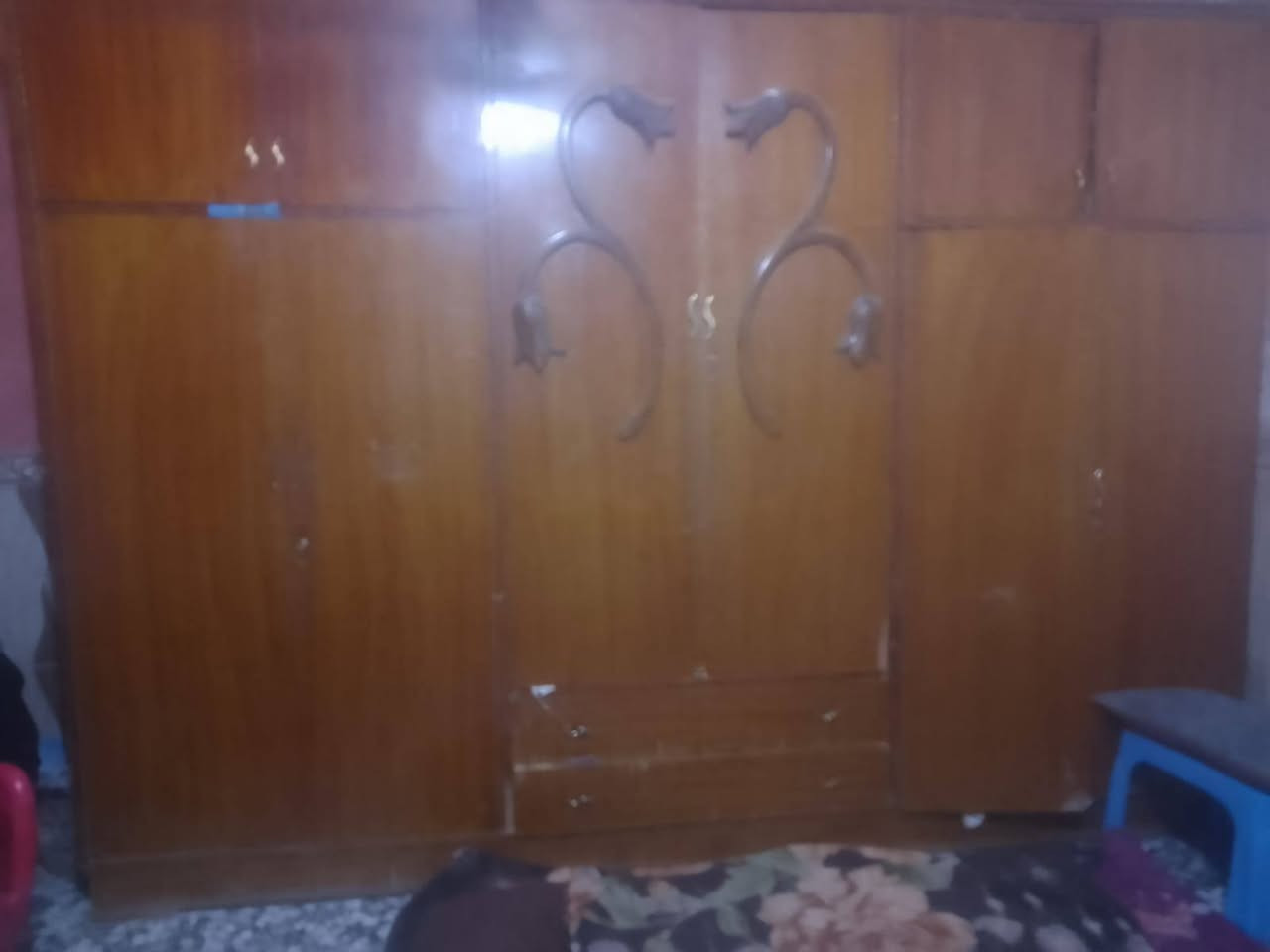السلام عليكم غراض للبيع كاونتر 10 امتار مابيه اي شي 
كنتور للبيع كدامكم وسبلت  3 طن للبيع الشراي يراسلني هذا رقمي واتساب ***********
