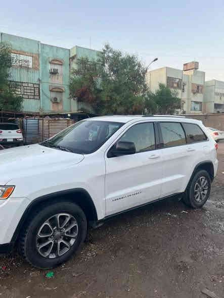 السلام عليكم جيب لاريدو موديل 16 رقم اربيل عليها بساتم 14 بانزين عادي بيها صفحة السعر 178/ ‭0776 388 0196.
