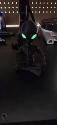 توفر فلمنت pla glow in dark يشع بالضلام بعد ما يتعرض للضوء فتره قصيره ...