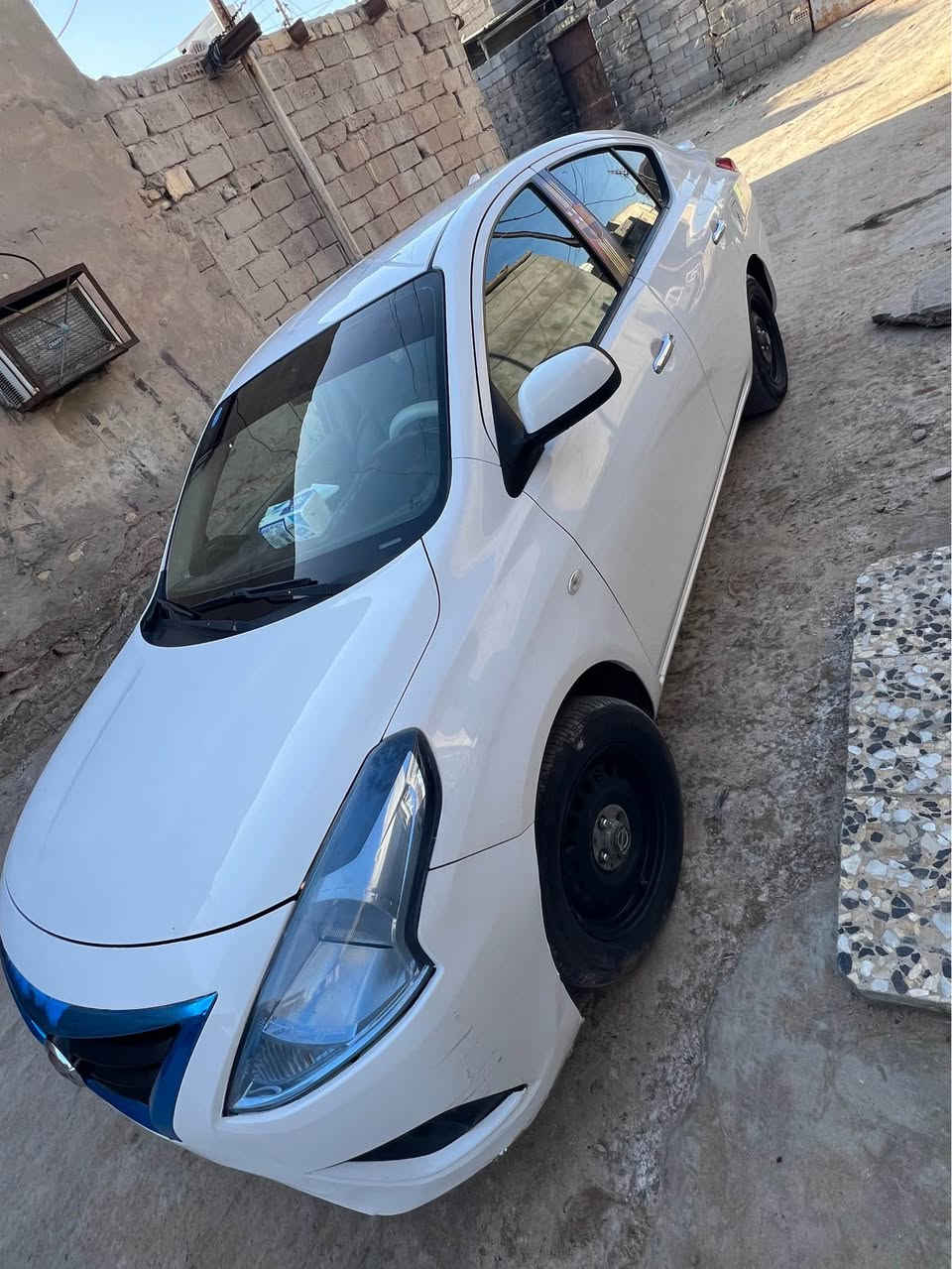 نيسان صني هندي اصلي مديل 2022 
بيها طخه بجاملغ فقط مكفوله 
مكاني بصرة رقم تلفون *********** البصرة, العراق
