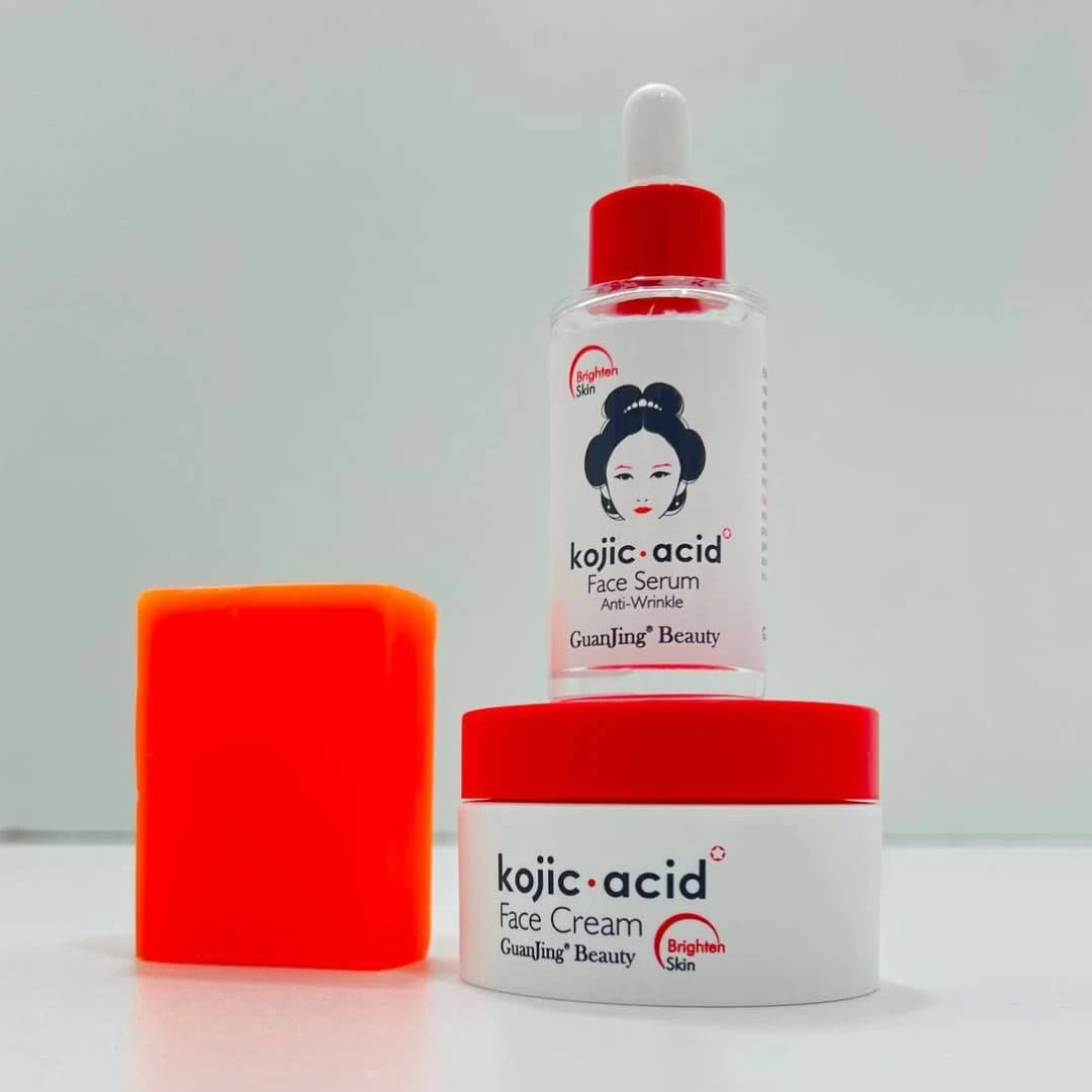 بكج ثلاثي كامل من شركة كوجي سان الشهيرة 🫡✅
سيروم بشرة 
كريم بشرة 
صابونة وجه 

هذا الكولكشن المميز لتقشير البشرة و تبييضها 😍
مجموعة كوجي لتبييض البشرة و
و مكافحة الشيخوخة ❤️
من المستخلصات النباتية الطبيعية مثل الكولاجين الطبيعي و حمض الكوجيك الطبيعي المستخلص من نبات الأرز 
و الذي يقوم بتفتيح البشرة و تبييضها 
و اهم فوائد هذه المجموعة تمنع ظهور البقع نهائيا بعد استخدامه 
و للحصول على نتيجة مثالية يجب استخدام البكج كامل 
لتقشير البشرة و الجلد الميت 
و لتجديد الخلايا و تفتيح لون الجلد 
و إزالة آثار حب الشباب و الاهم تفتيح🫣🔥🔥✨✨


**إذا كنت صاحب هذا الإعلان وتريد حذفه لأي سبب، رجاءا أرسل رسالة إلى الدعم الفني**