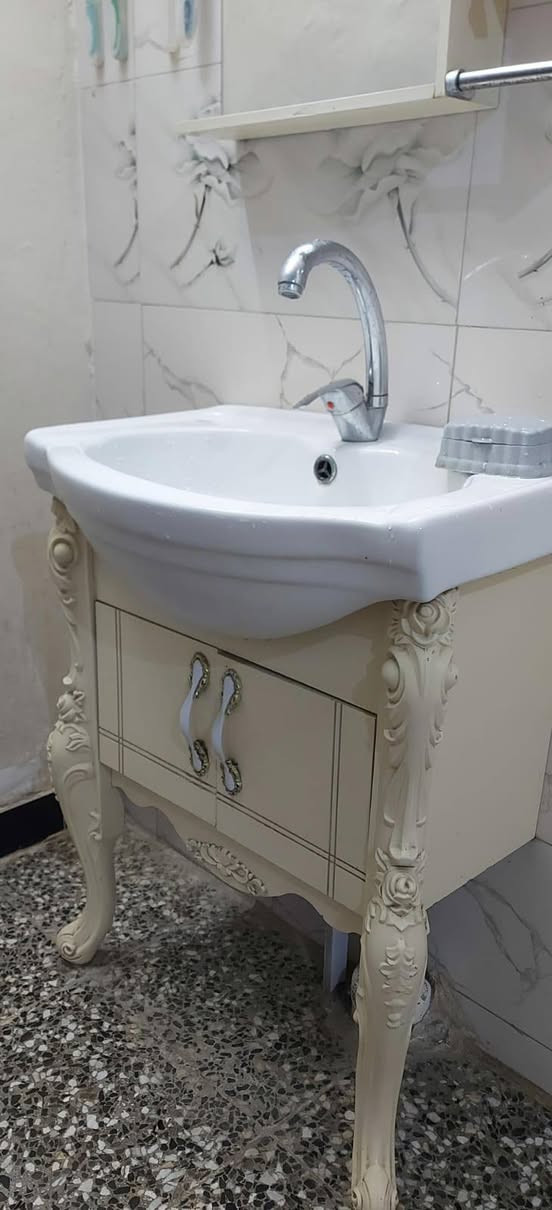 السلام عليكم عندي هذني الغراض للبيع المكان الشرطه الخامسه للاستفسار مراسلة هذا الرقم  ***********
التنور ب٣٥
المغسلة ب٥٠
فلتر ماء مستخدم قليل بس متروك ب٢٥
