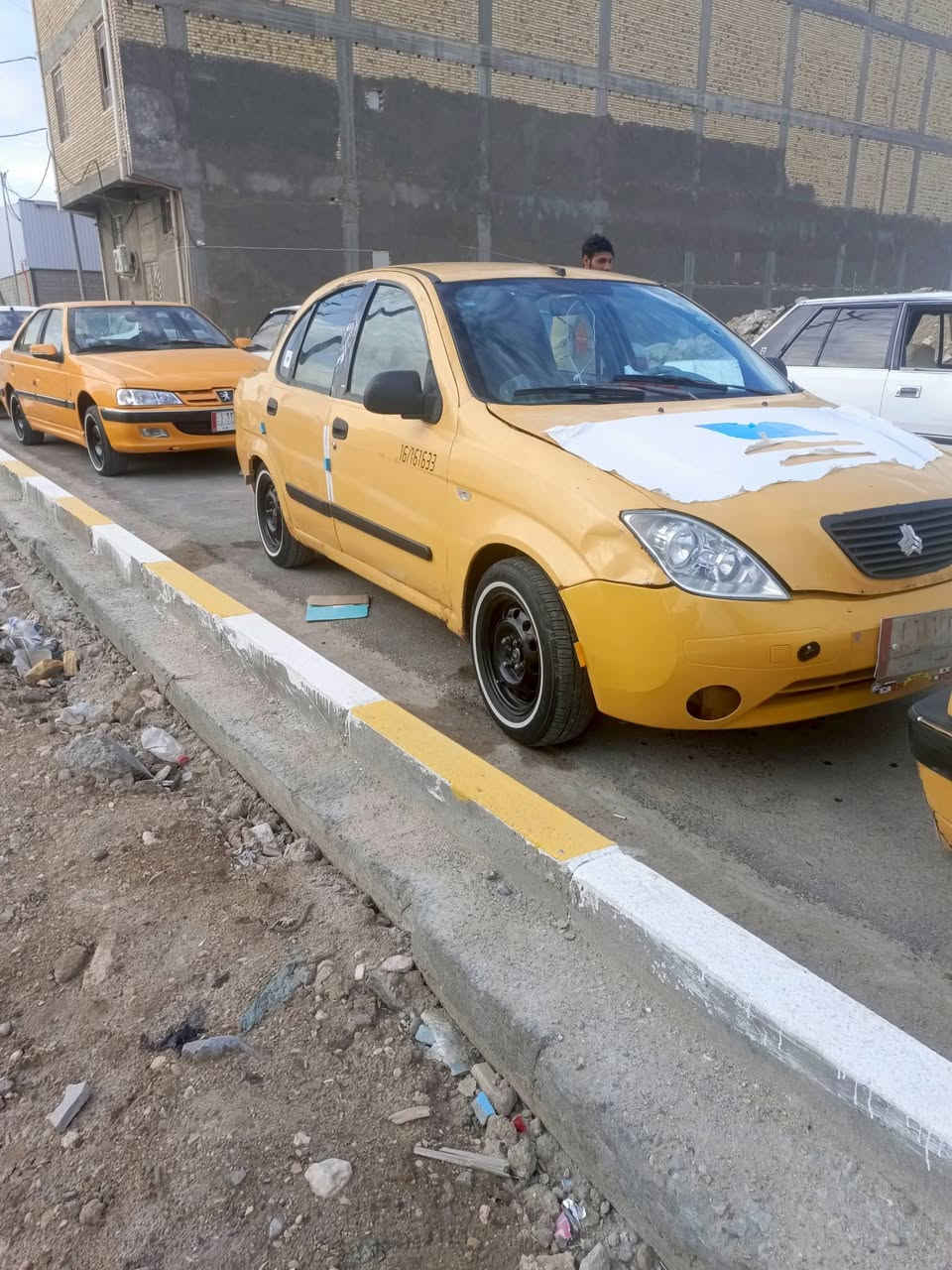 السلام عليكم سياره طيبه للبيع 2016
سياره وكينه وكير وحداديه كفاله كهربايات كله شغال سياره منك لشارع ما ناقصه اي شي السنويه منتهيه 2022 راعيه بل بصره اتعهد لك بس براعي هيئه وغرامات على المشتري
مكان السياره ذي قار مركز رقم الهاتف *********** 
السعر 22
