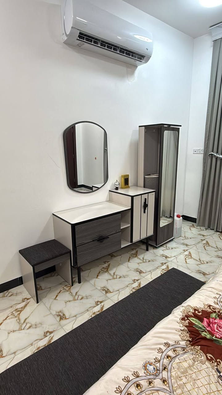 السلام عليكم
غرفة تركية جديدة فقط مشدودة لكن بدون استعمال التركي الزين مو الخفيف معروضه للبيع سعرها مليون وبيها مجال للطيبين.. موقعها الملعب قرب جامع بديع السموات والأرض.. الاتصال *********** و ***********
