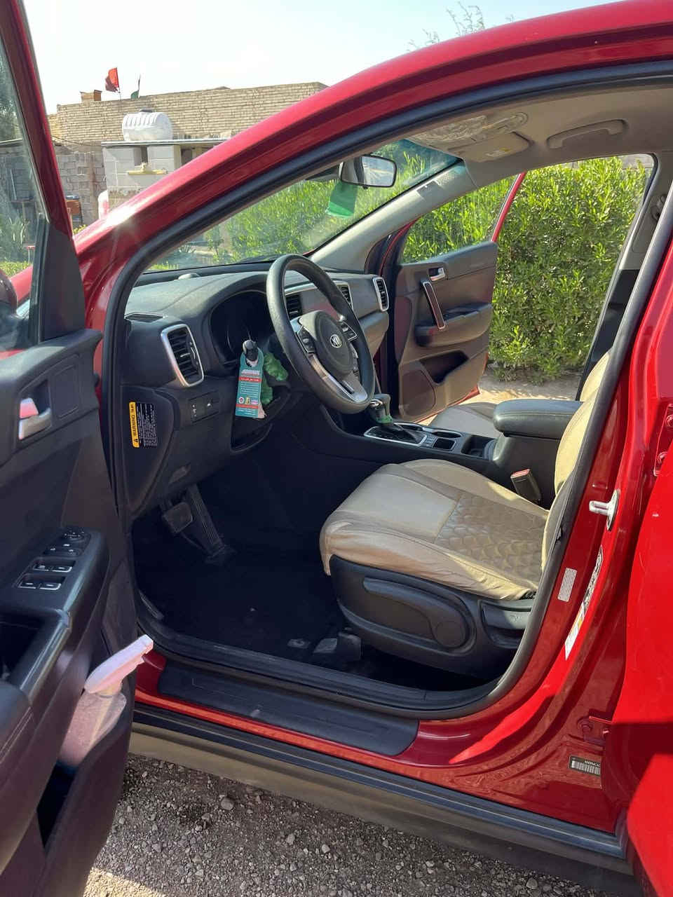 سلام عليكم كيا سبورتج موديل 2022 نص فول سياره حادثه داخل صور بدون دواخل فرويل رقم بغداد رجاء لحد طب خاص ما متواجد على فيس رقم ‏‪***********‬‏ ماشيه 33 الف
