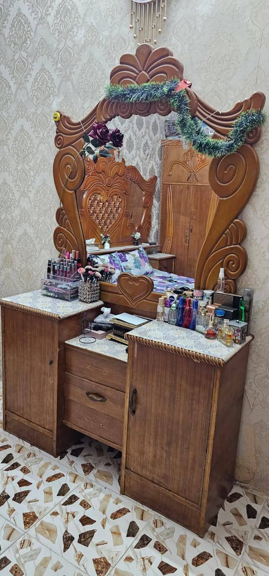 غرفة نوم للبيع للاستفسار الاتصال على الرقم *********** 
يتوفر واتساب المجمع السكني النفطي تقاطع النهروان
