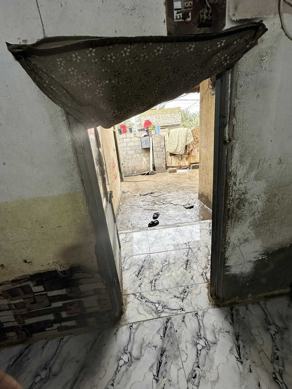 سلام عليكم دار للبيع مساحه ١٥٠م البيت اصلاح زراعي سند ١٧ المكان بابل الحله حي العسكري شارع ٨٠ السعر ٢٠وبي مجال شي قليل الاتصال ع رقم ***********
