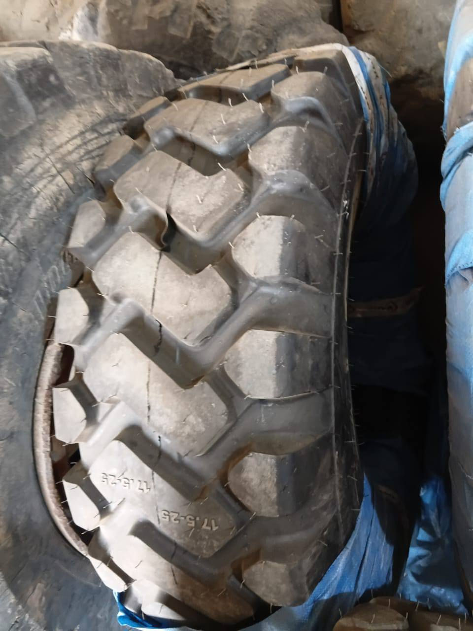 السلام عليكم البيع تايرات الحجم 20 5 25  و 23 5 25  و.
17 5 25 الجديد ول مستعمل نضيف الستفسار عله الرقم ***********  🌎  ***********
