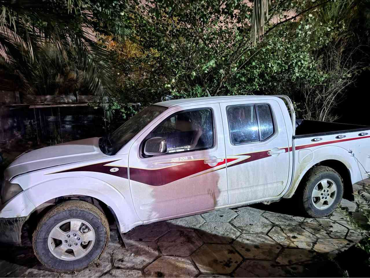 سلام عليكم نيسان نيفارا موديل 2011وارد خليجي السياره كفاله عامه ما عدا شخط بسيط السياره جاهزه حداديه تخم تاير تبريد  تغليف الدواخل دوشمه جلد كير تماتيك رقم نجف السعر ٩٥ بيع مستعجل او بي مجال مال جناي تحويل مباشر سوي عقد مروري مباشر وي المالك  مصفره  غرامات وضريبه مكاني دوانية للتواصل *********** ديوانية, القادسية
