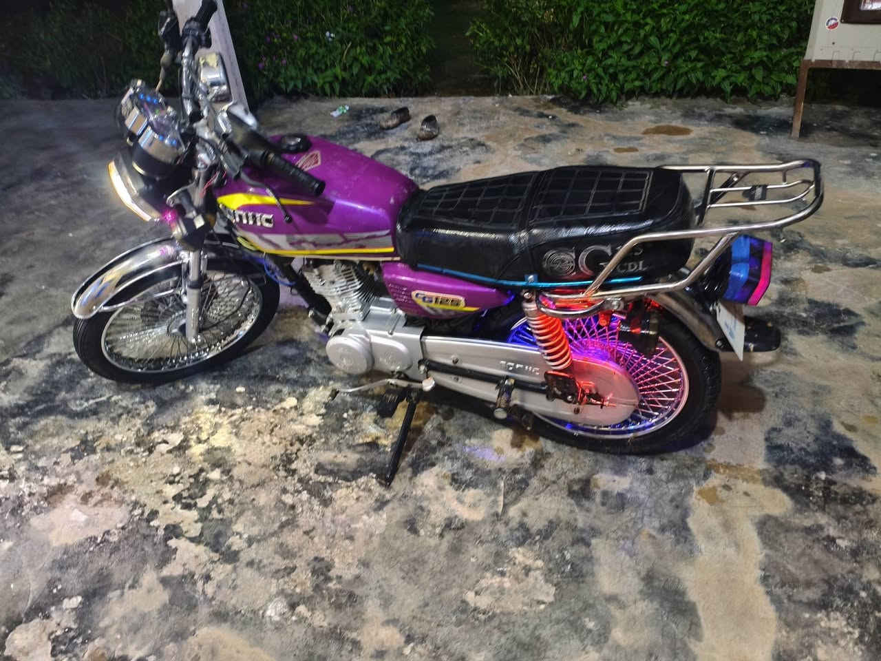 دراجه للبيع موديل 2024
كير محرك مكفول 
اوراق موجوده ما ناقصهة شي 
كهربائيات شغاله دشبول اكتروني 
السعر 650وبيهة مجال للطيبين 
اتصل وبيك خير وتدلل***********
